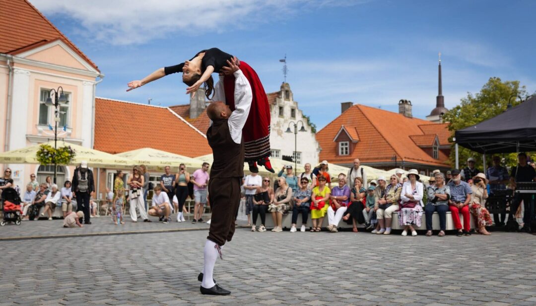 Visit Saaremaa - Kultuurne laupäev Kuressaare kesklinnas - foto