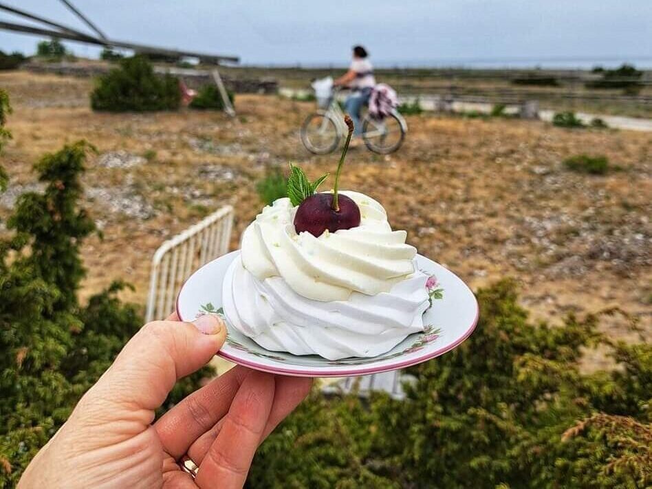 Visit Saaremaa - Ohessaare Kohviku pavlova - foto