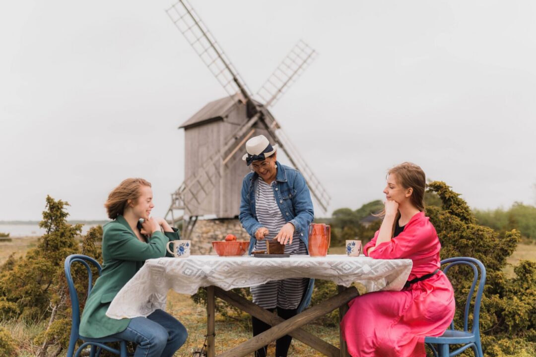 Visit Saaremaa - Suvekohvik Ohessaare tuulikus, Saaremaal - meeleolufoto