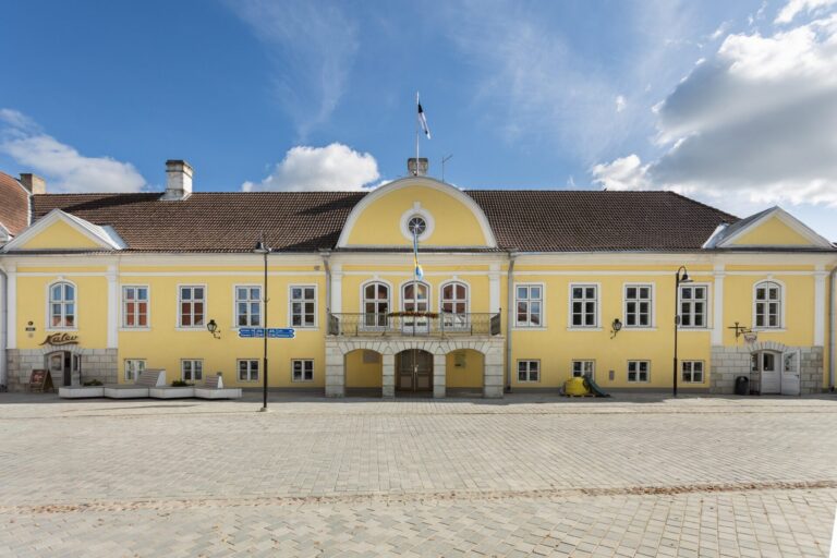 Visit Saaremaa - Saaremaa Vallavalitsuse hoone - foto