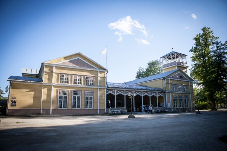 Visit Saaremaa - Kuressaare Kuursaal - foto
