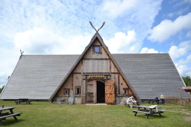 Visit Saaremaa - Asva Viikingiküla hoone - foto
