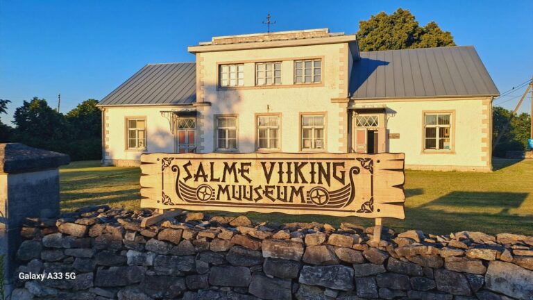 Visit Saaremaa - Salme Infopunkt Viikingimuuseumi majas - foto