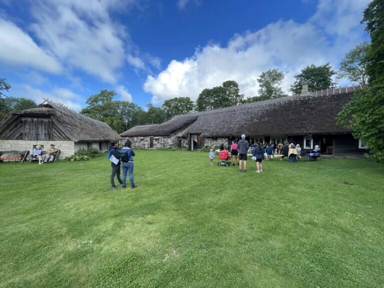 Visit Saaremaa - Muhu muuseumi õueala - foto