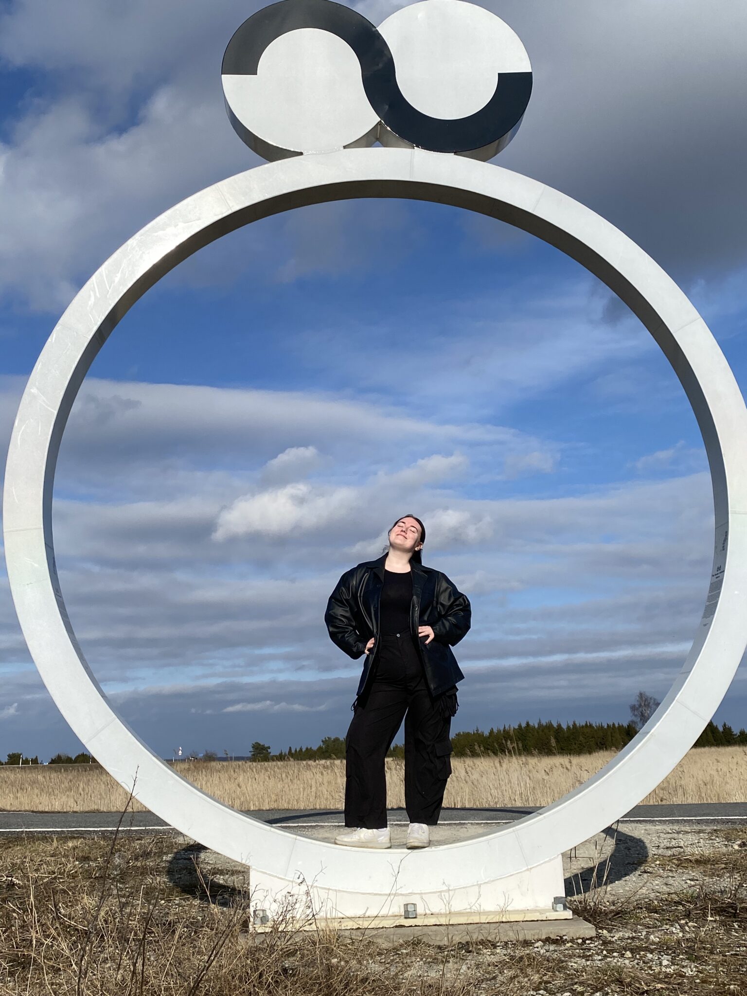 Visit Saaremaa - Aprilli soovitaja Krislin Ö-märgi juures - foto