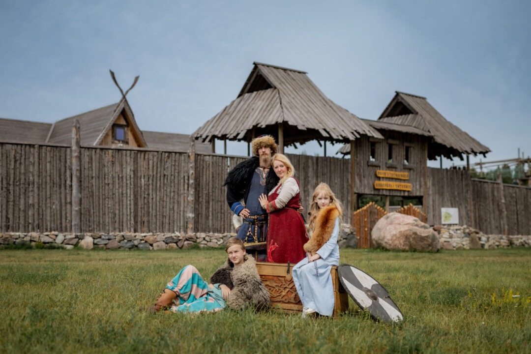 Visit Saaremaa- asva viikingiküla